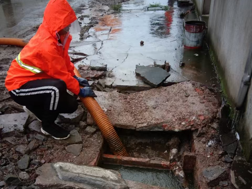 景县专业清理污水池 炜誉市政以规范流程守护城市 “肠道”